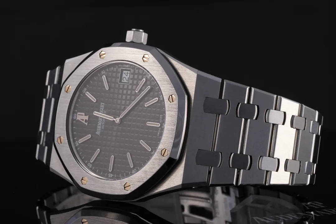 Audemars Piguet Royal Oak Jumbo, Ref. 15202, blue dial, Stainless Steel case luxury watch – view 3