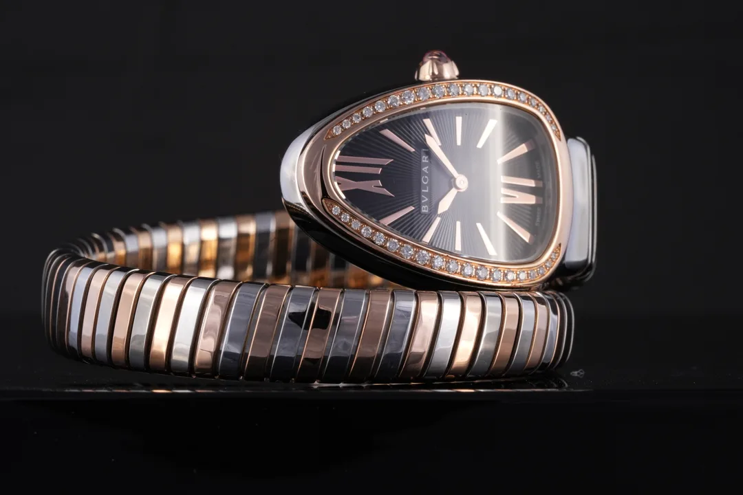 Bulgari Serpenti, Ref. 102098, black dial, 18K Gold and Steel case luxury watch – view 3