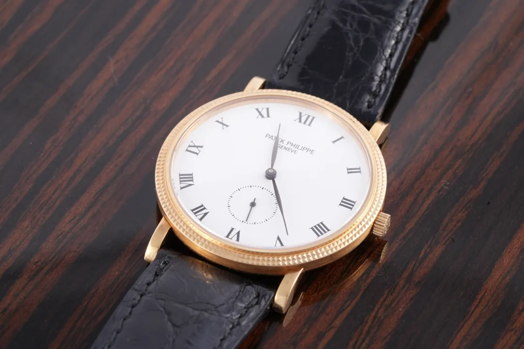 Patek Philippe Calatrava, Ref. 3919J, white dial, 18K Yellow Gold case luxury watch – view 4