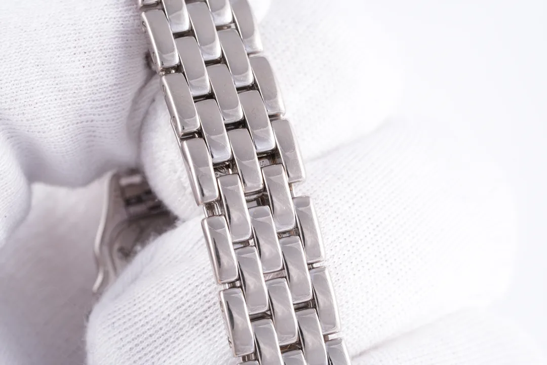 Cartier Panthere, Ref. W25016F3, white dial, 18K White Gold case luxury watch – view 3