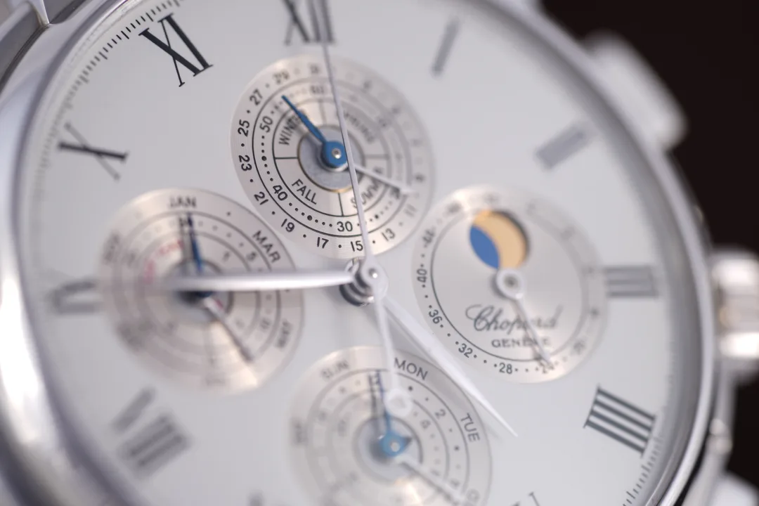 Chopard Quantieme Perpetual, Ref. 36/91224, white dial, Platinum case luxury watch – view 3