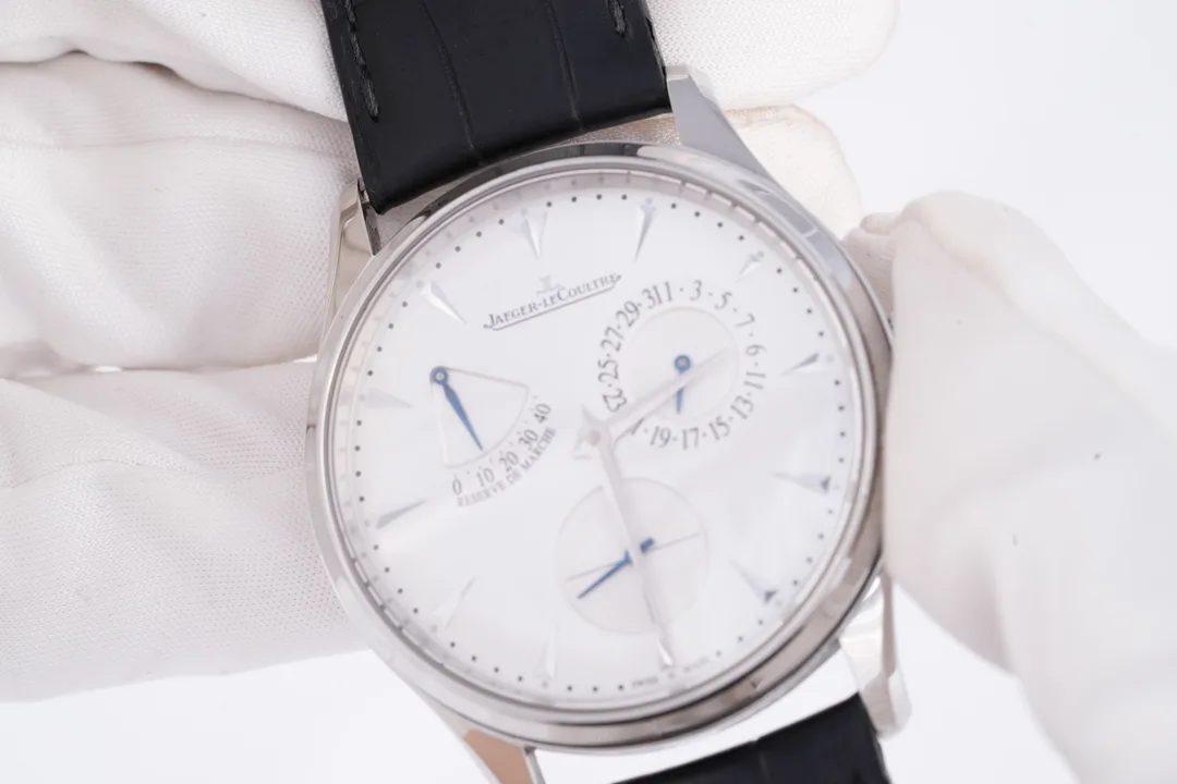 Jaeger-LeCoultre Master Ultra Thin Réserve de Marche, Ref. Q1378420, silver dial, Stainless Steel case luxury watch – view 3