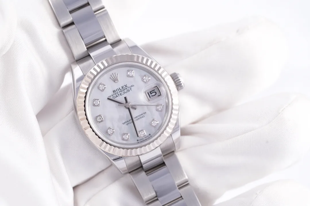Rolex Lady Datejust, Ref. 279174, mother of pearl dial, Stainless Steel case luxury watch – view 3