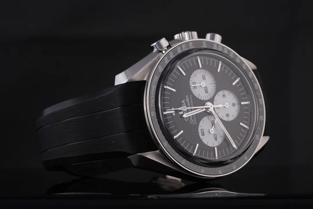 Omega Speedmaster Professional Moonwatch, Ref. 310.30.42.50.01.004, black dial, Stainless Steel case luxury watch – view 2