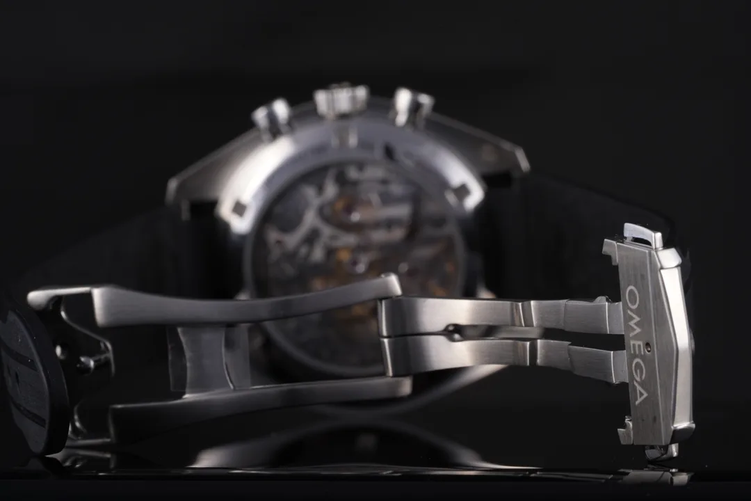 Omega Speedmaster Professional Moonwatch, Ref. 310.30.42.50.01.004, black dial, Stainless Steel case luxury watch – view 3