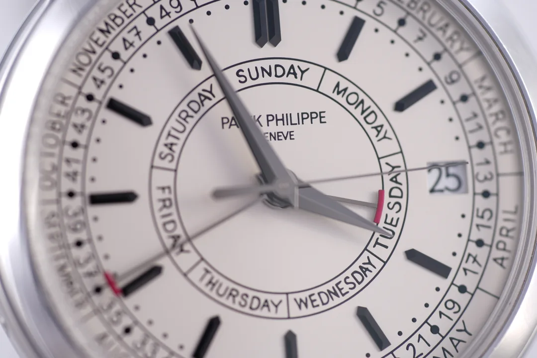 Patek Philippe Calatrava, Ref. 5212A-001, silver dial, Stainless Steel case luxury watch – view 3