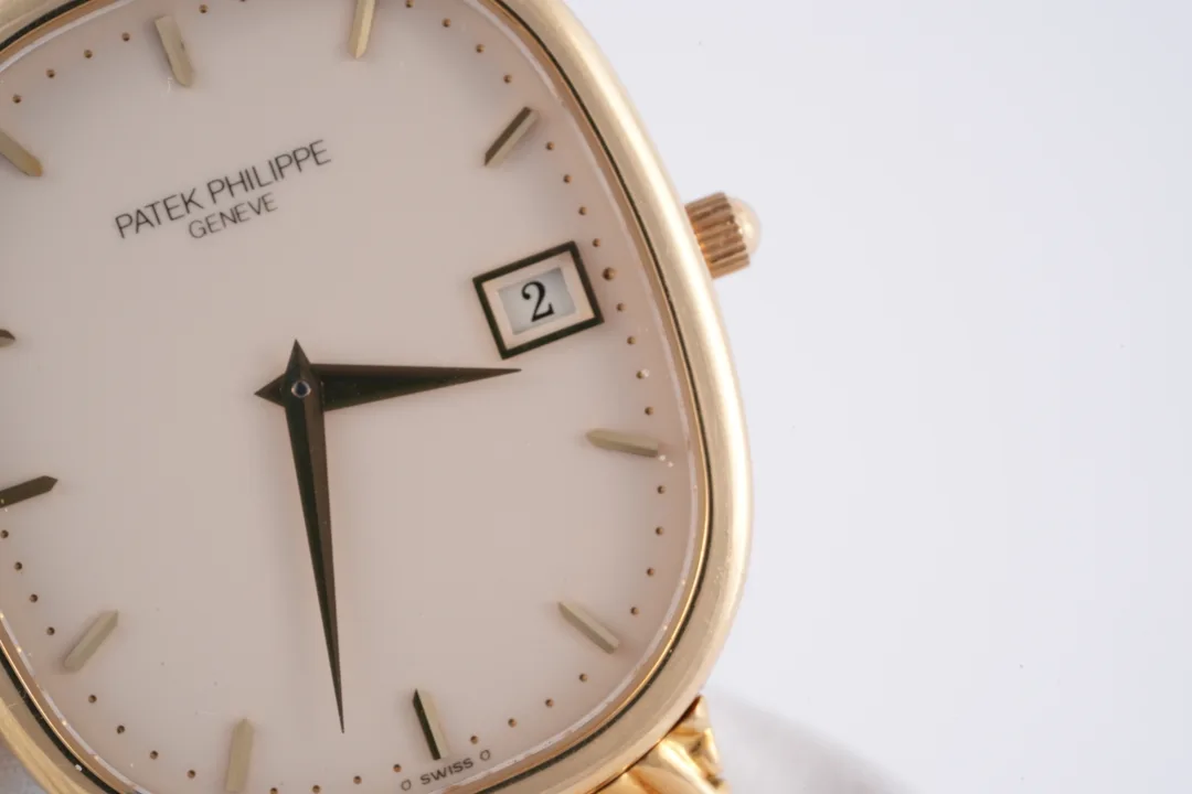 Patek Philippe Golden Ellipse, Ref. 3747/17J, white dial, 18K Yellow Gold case luxury watch – view 4