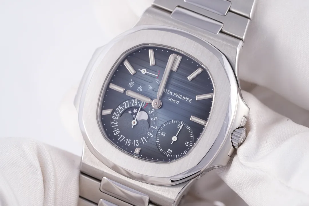 Patek Philippe Nautilus, Ref. 5712/1A-001, blue dial, Stainless Steel case luxury watch – view 3
