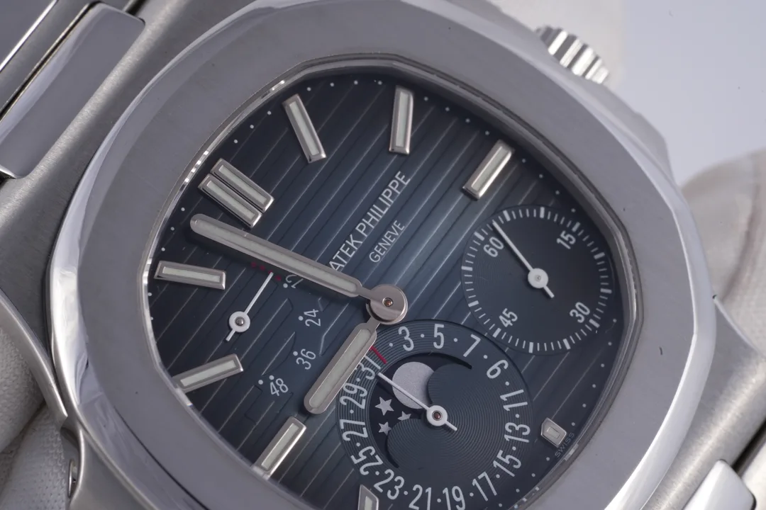 Patek Philippe Nautilus, Ref. 5712/1A-001, blue dial, Stainless Steel case luxury watch – view 5