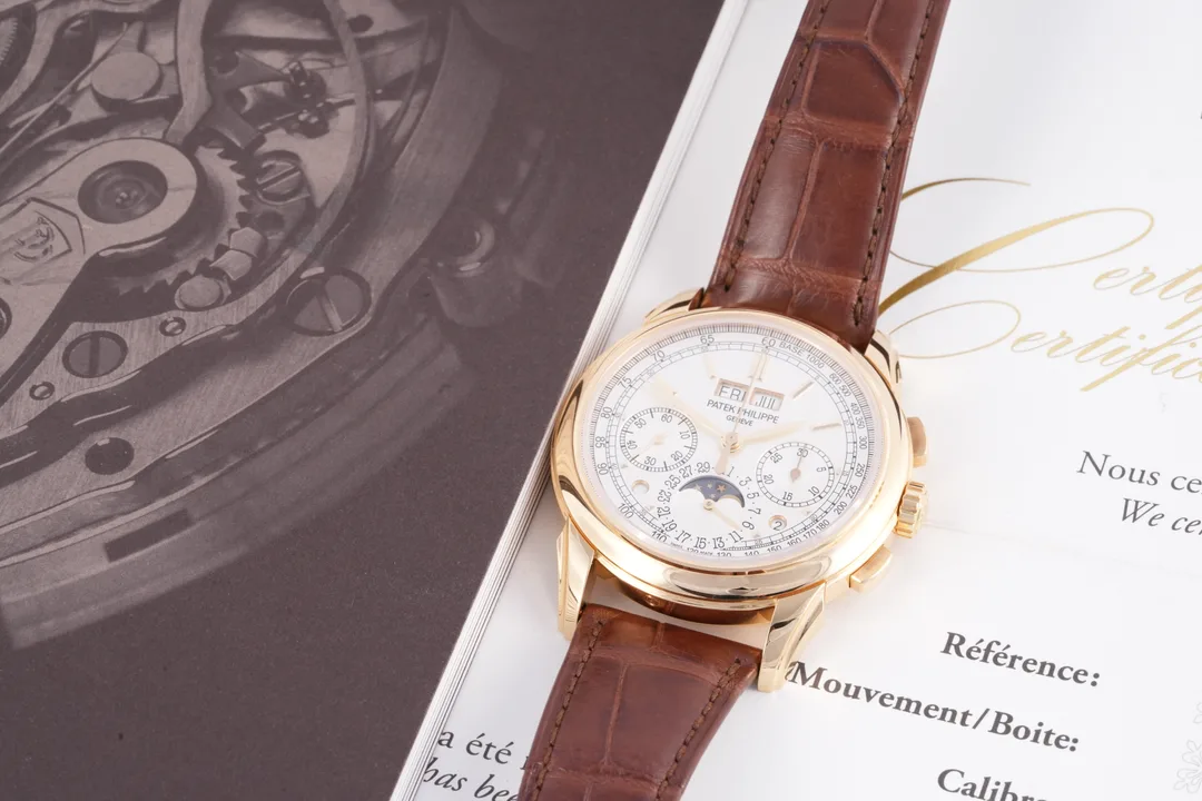 Patek Philippe Perpetual Calendar Chronograph, Ref. 5270J-001, silver dial, 18K Yellow Gold case luxury watch – view 6