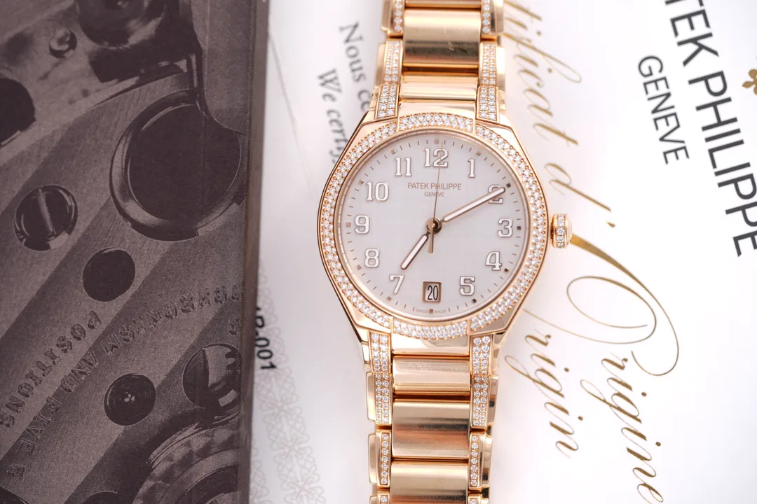 Patek Philippe Twenty~4, Ref. 7300/1201R-001, silver dial, 18K Rose Gold case luxury watch – view 2
