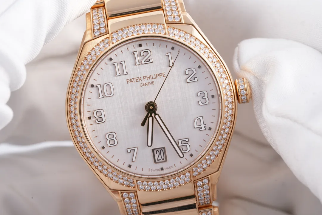 Patek Philippe Twenty~4, Ref. 7300/1201R-001, silver dial, 18K Rose Gold case luxury watch – view 3