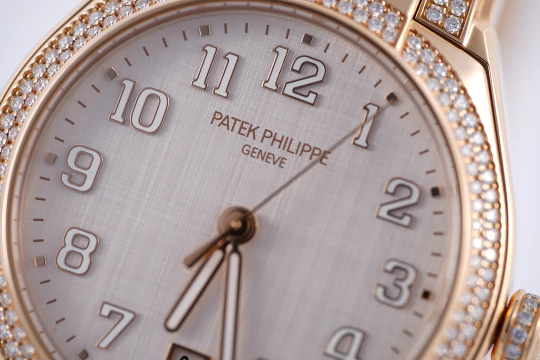 Patek Philippe Twenty~4, Ref. 7300/1201R-001, silver dial, 18K Rose Gold case luxury watch – view 4
