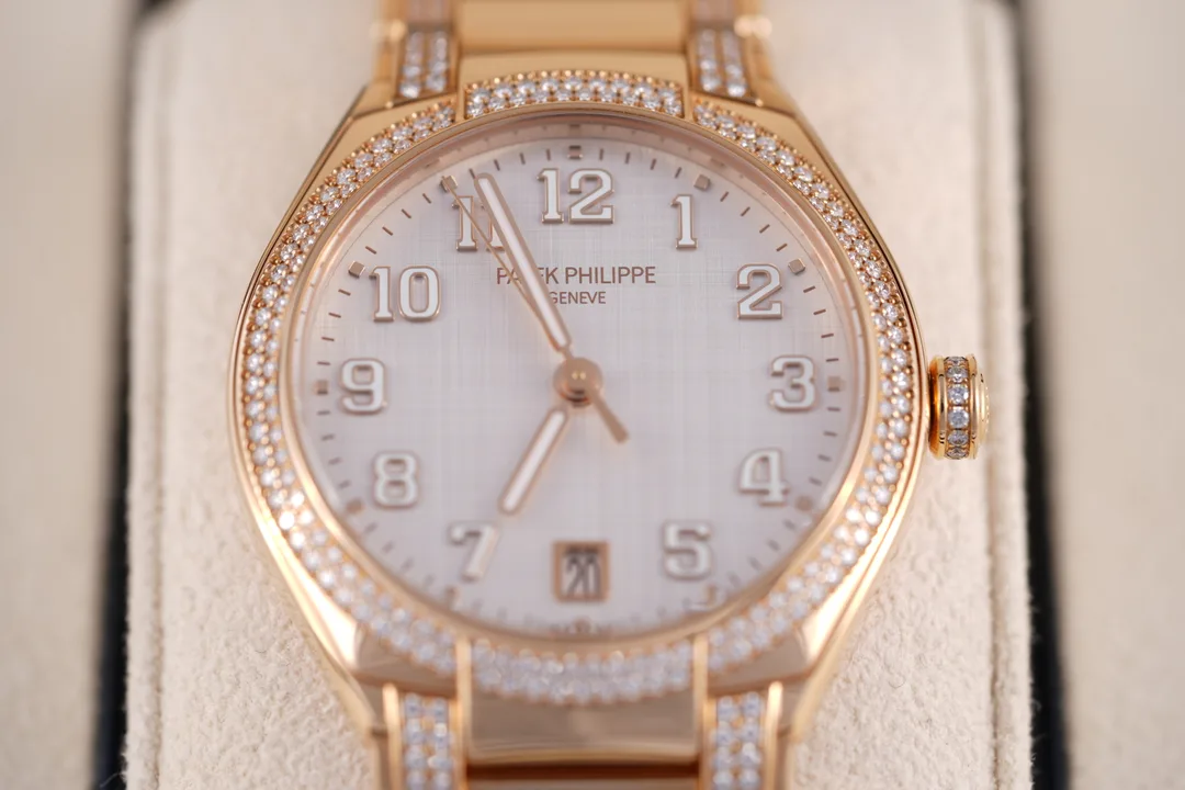 Patek Philippe Twenty~4, Ref. 7300/1201R-001, silver dial, 18K Rose Gold case luxury watch – view 9