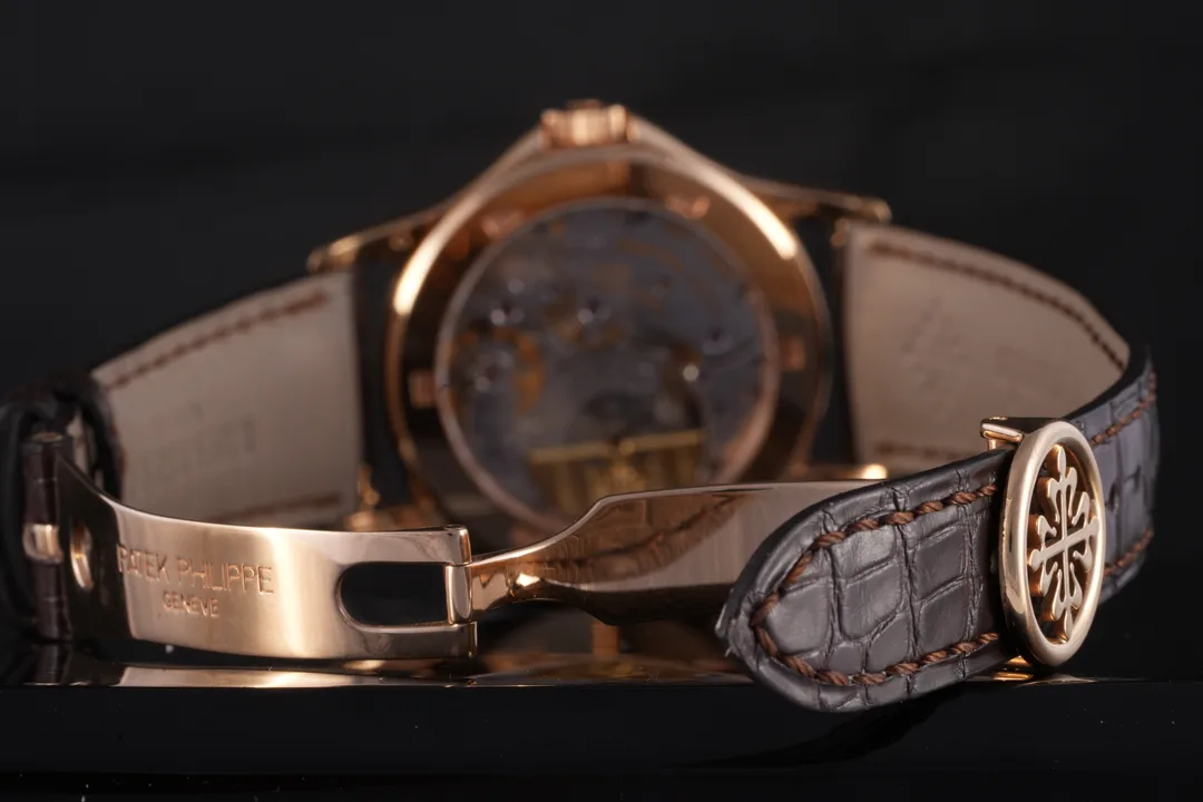 Patek Philippe World Time, Ref. 5110J-001, silver dial, 18K Yellow Gold case luxury watch – view 7