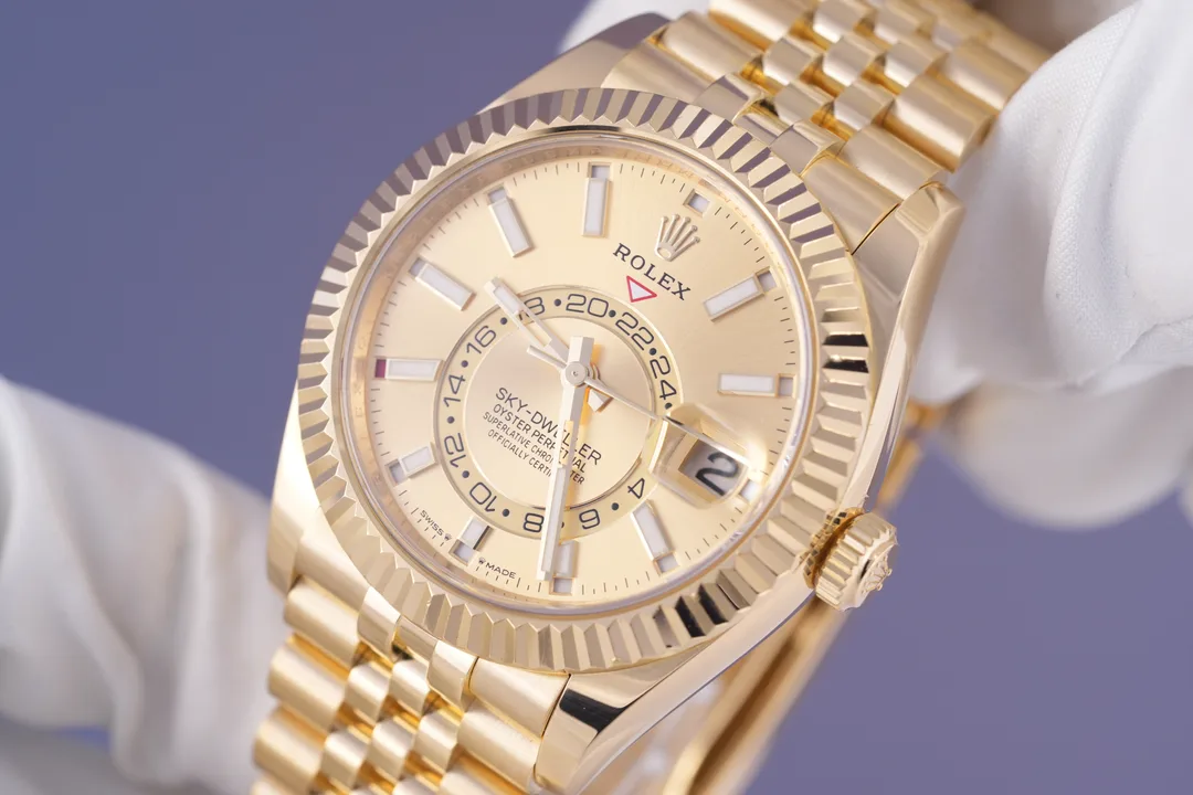 Rolex Sky-Dweller, Ref. 336938, champagne dial, 18K Yellow Gold case luxury watch – view 3