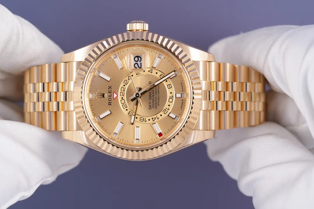 Rolex Sky-Dweller, Ref. 336938, champagne dial, 18K Yellow Gold case luxury watch – view 4