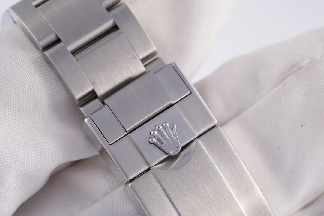 Rolex Submariner Date 'Hulk', Ref. 116610LV, green dial, Stainless Steel case luxury watch – view 6