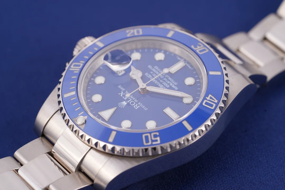 Rolex Submariner Date 'Smurf', Ref. 116619LB, blue dial, 18K White Gold case luxury watch – view 2