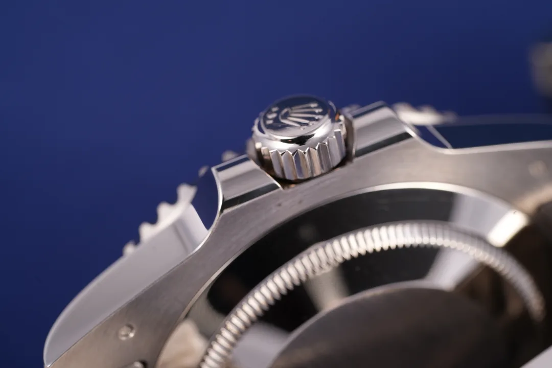 Rolex Submariner Date 'Smurf', Ref. 116619LB, blue dial, 18K White Gold case luxury watch – view 4
