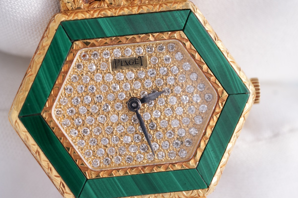 Limelight Piaget, Ref. 9553 / 9553 D2, diamond dial, 18K Yellow Gold case luxury watch – view 2