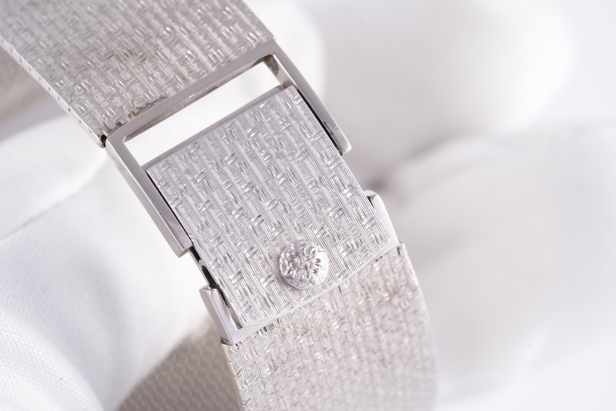 Patek Philippe Gondolo, Ref. 3578/1, white dial, 18K White Gold case luxury watch – view 3