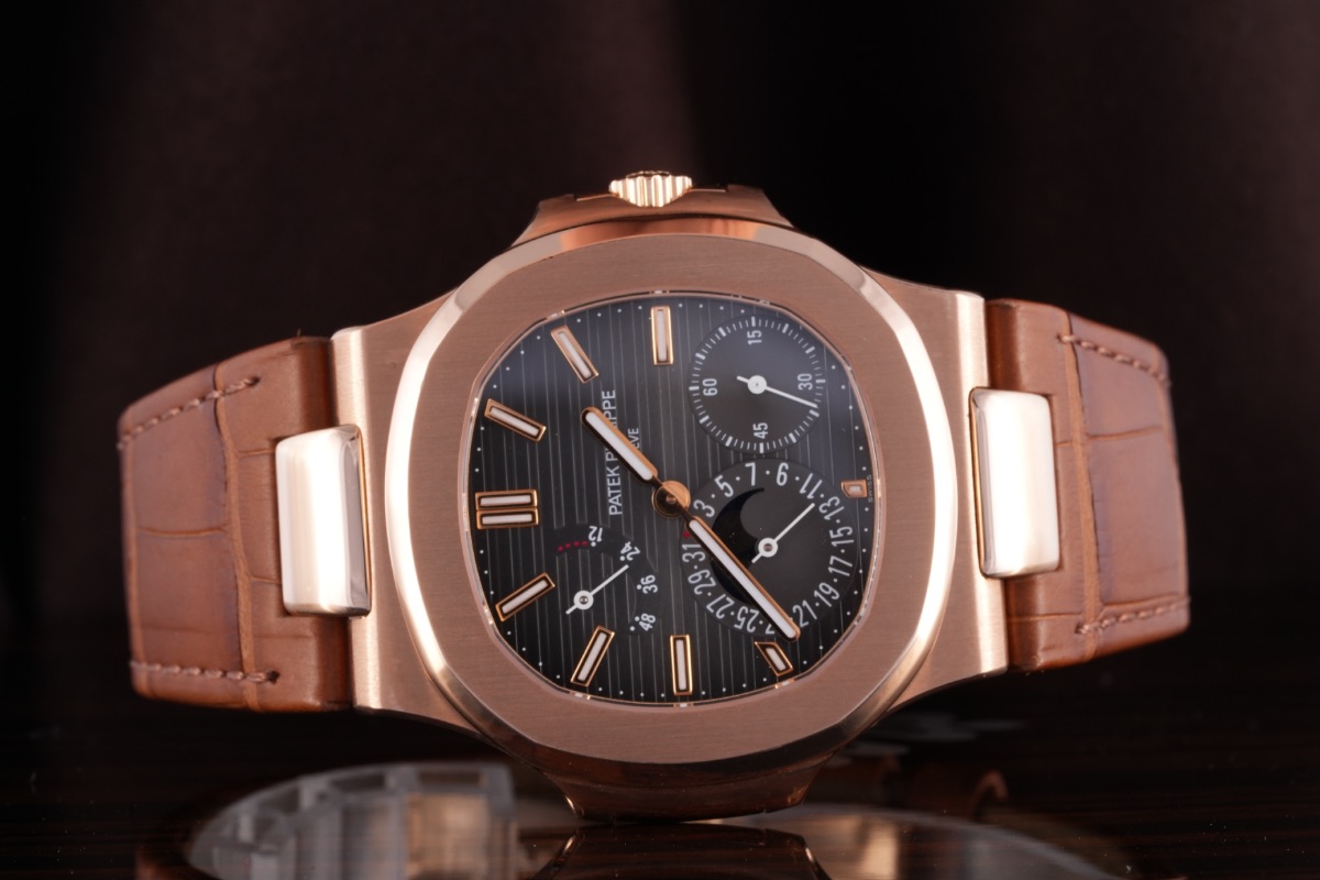 Patek Philippe Nautilus, Ref. 5712R-001, brown dial, 18K Rose Gold case luxury watch – view 3