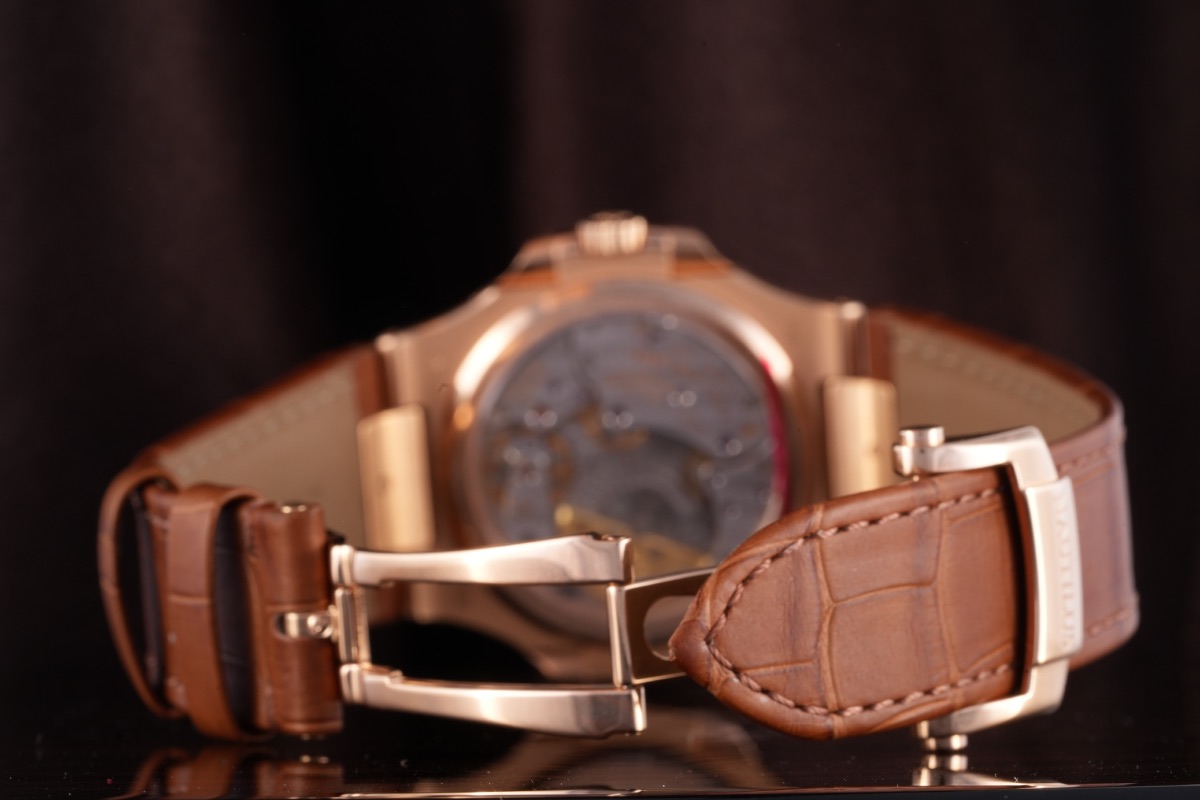 Patek Philippe Nautilus, Ref. 5712R-001, brown dial, 18K Rose Gold case luxury watch – view 8