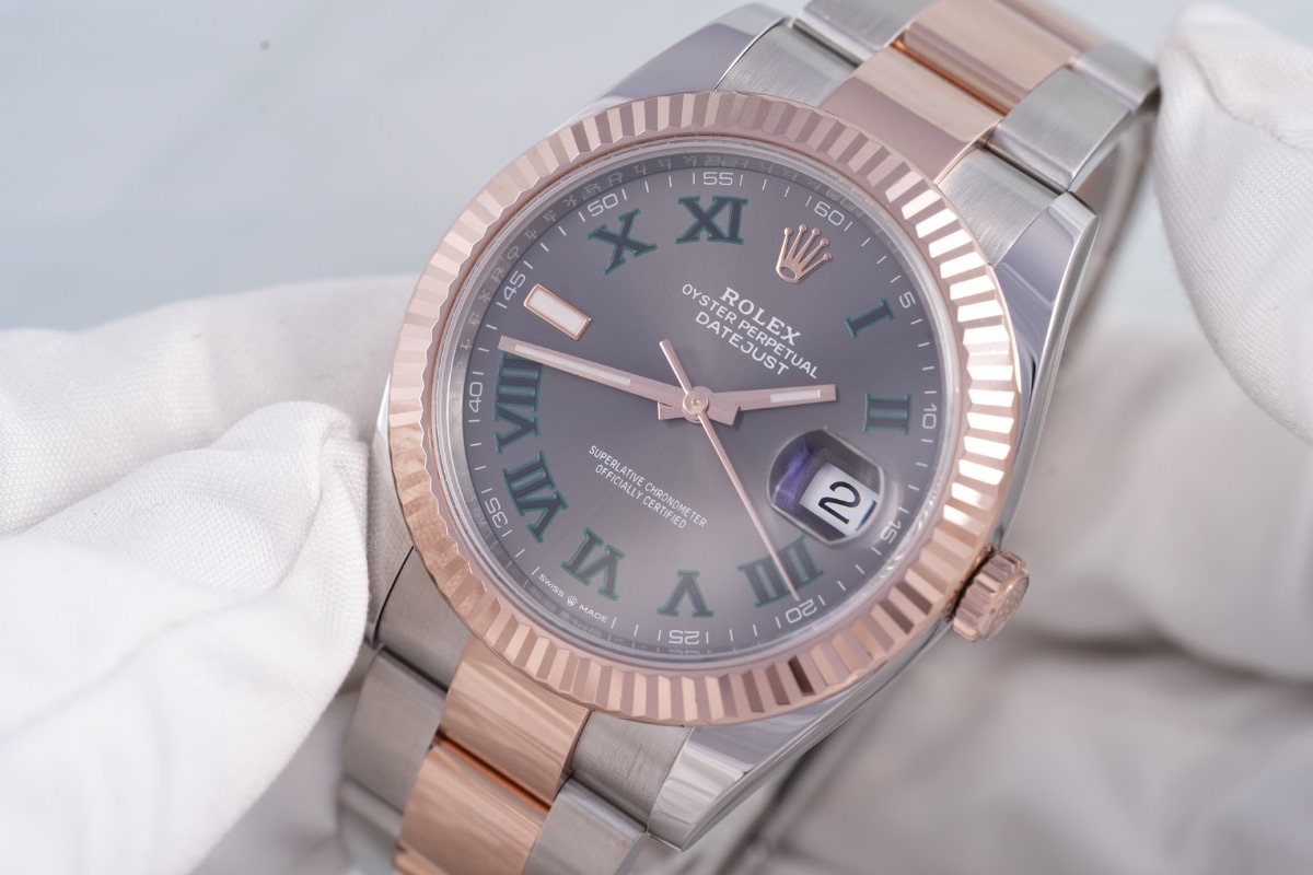 Rolex Datejust 41 "Wimbledon", Ref. 126331, grey dial, 18K Rose Gold and Steel case luxury watch – view 4