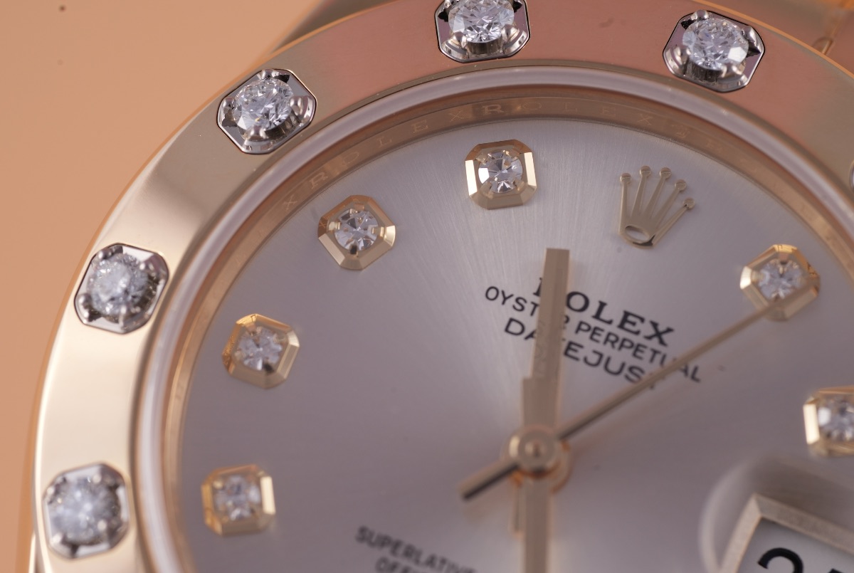 Rolex Datejust Pearlmaster 34, Ref. 81318, silver dial, 18K Yellow Gold case luxury watch – view 4