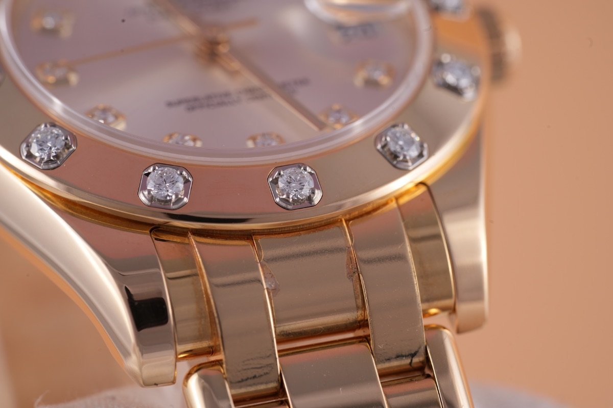 Rolex Datejust Pearlmaster 34, Ref. 81318, silver dial, 18K Yellow Gold case luxury watch – view 5