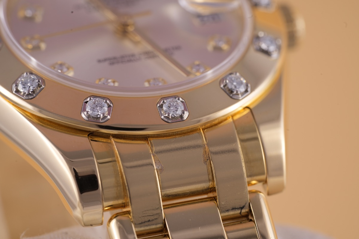 Rolex Datejust Pearlmaster 34, Ref. 81318, silver dial, 18K Yellow Gold case luxury watch – view 5