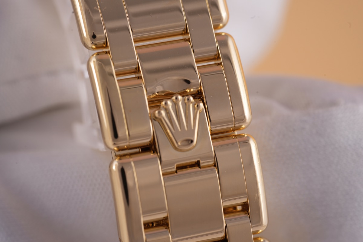 Rolex Datejust Pearlmaster 34, Ref. 81318, silver dial, 18K Yellow Gold case luxury watch – view 6