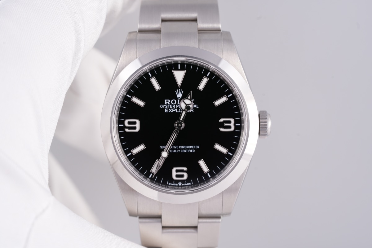 Rolex Explorer, Ref. 124270, black dial, Stainless Steel case luxury watch – view 3