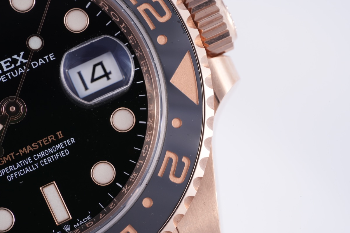 Rolex GMT-Master II 'Root Beer', Ref. 126715CHNR, black dial, 18K Rose Gold case luxury watch – view 3