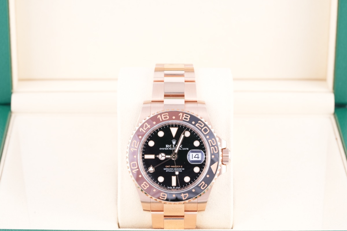 Rolex GMT-Master II 'Root Beer', Ref. 126715CHNR, black dial, 18K Rose Gold case luxury watch – view 6